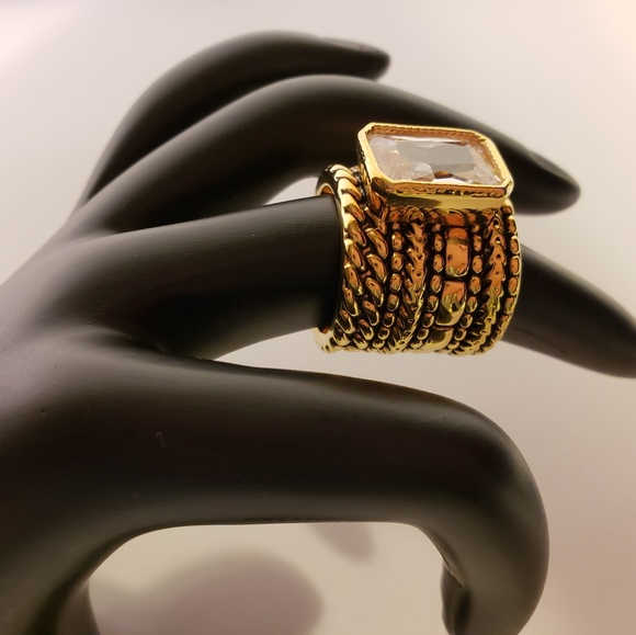 Huge Emerald Cut Crystal Goldtone Rope Ring - Picture 3 of 5
